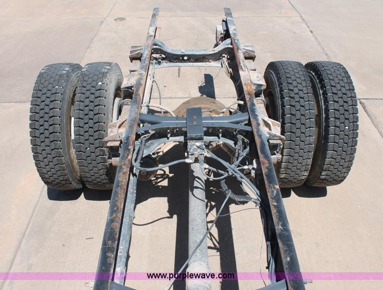 image for item K8819 2002 International 4300 truck chassis