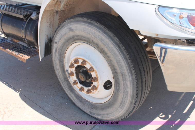 image for item K8819 2002 International 4300 truck chassis