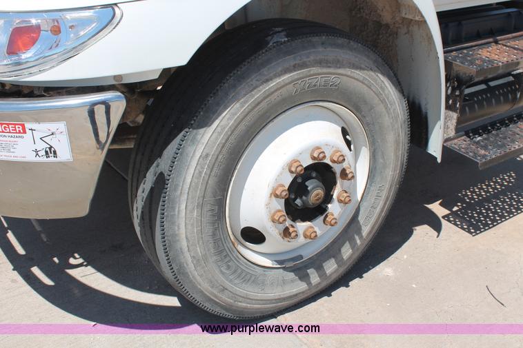 image for item K8819 2002 International 4300 truck chassis