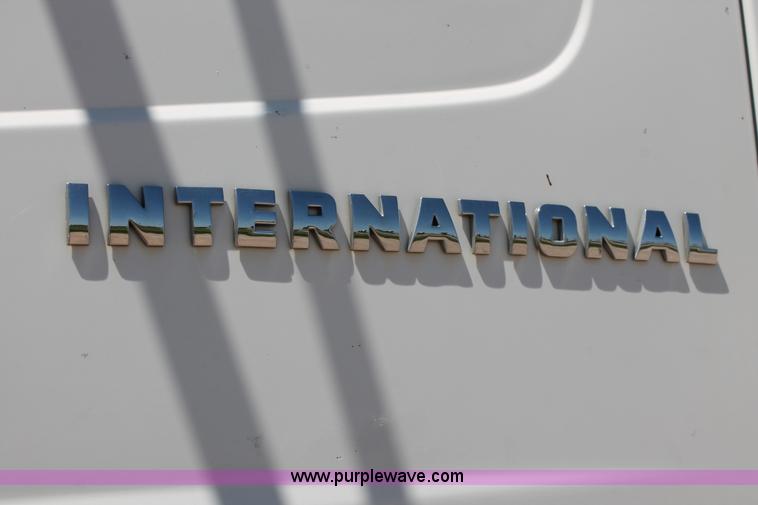 image for item K8819 2002 International 4300 truck chassis