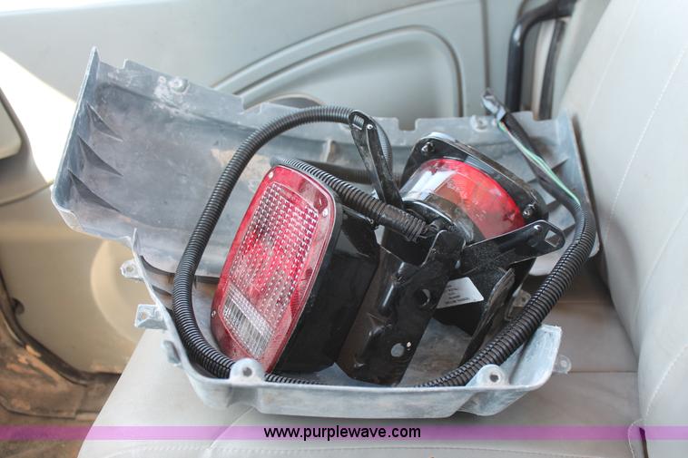 image for item K8819 2002 International 4300 truck chassis