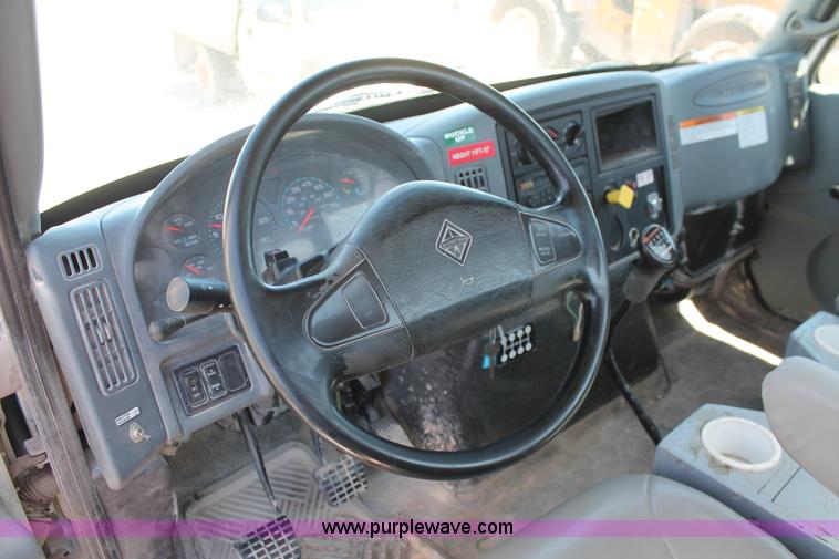 image for item K8819 2002 International 4300 truck chassis