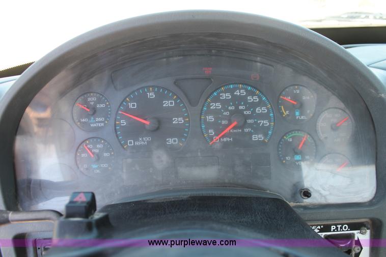 image for item K8819 2002 International 4300 truck chassis