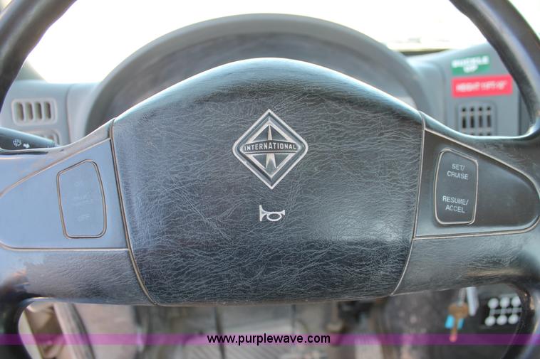 image for item K8819 2002 International 4300 truck chassis