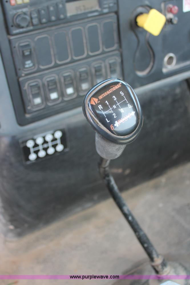 image for item K8819 2002 International 4300 truck chassis