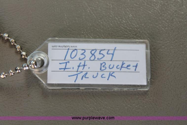 image for item K8819 2002 International 4300 truck chassis