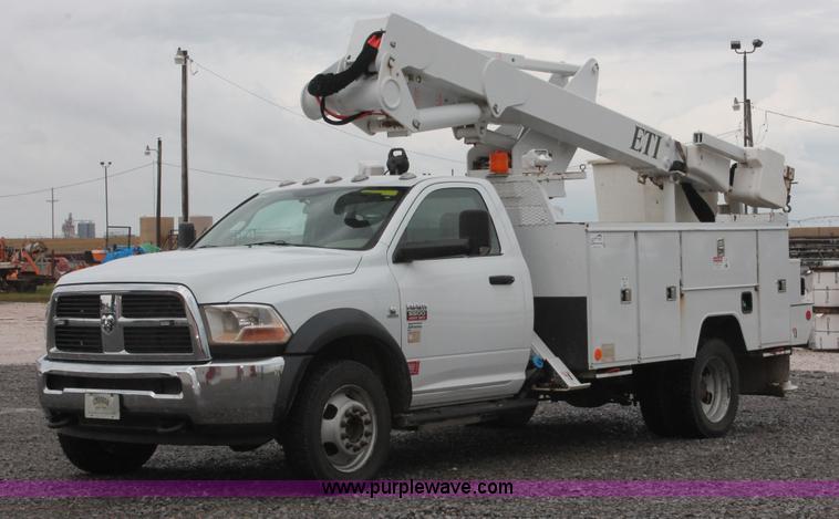 image for item K8847 2012 Dodge Ram 5500 HD bucket truck