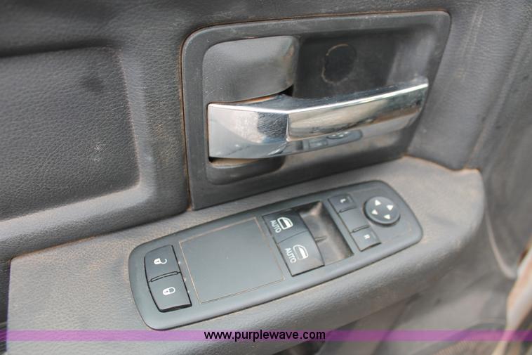 image for item K8847 2012 Dodge Ram 5500 HD bucket truck