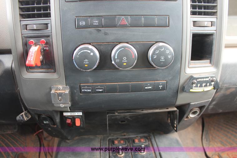 image for item K8848 2011 Dodge Ram 5500 HD bucket truck