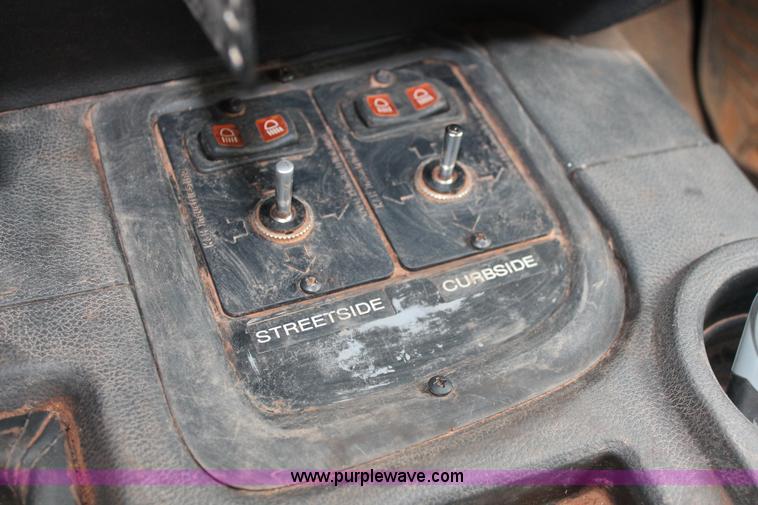 image for item K8848 2011 Dodge Ram 5500 HD bucket truck