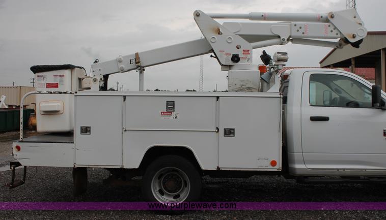 image for item K8848 2011 Dodge Ram 5500 HD bucket truck