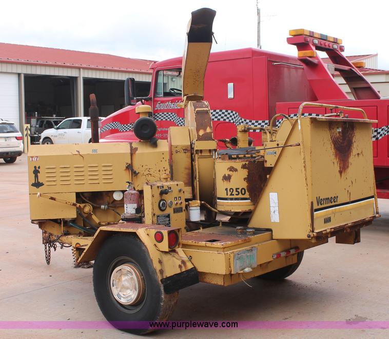 image for item K8849 1988 Vermeer 1250 wood chipper