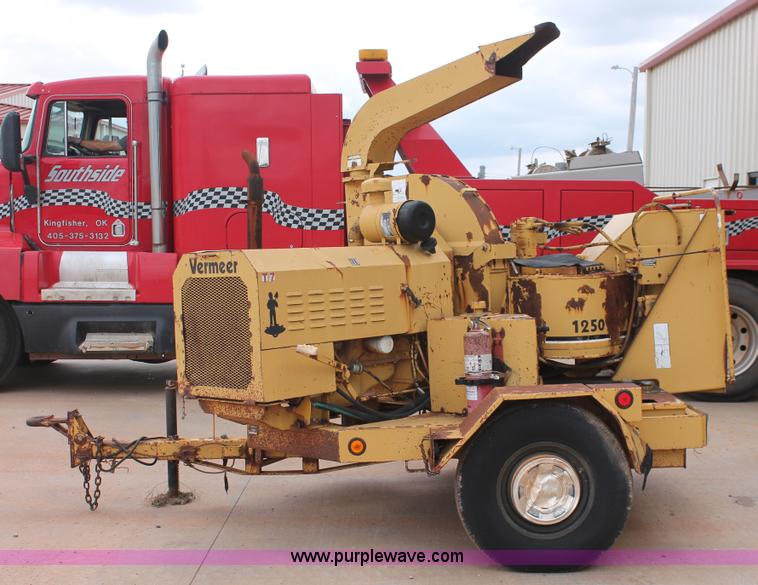 image for item K8849 1988 Vermeer 1250 wood chipper