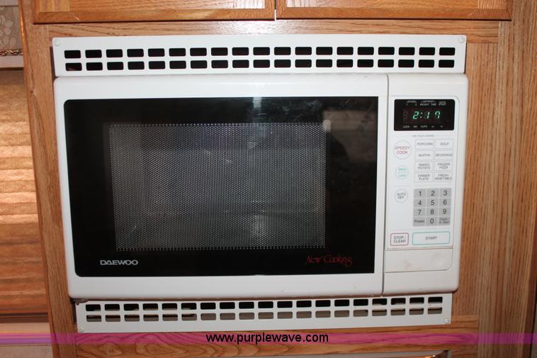 image for item K8852 2000 Cedar Creek camper