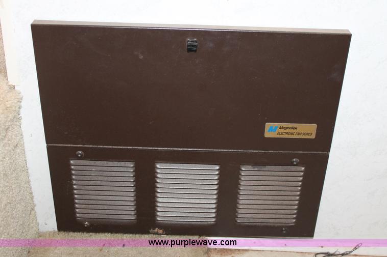 image for item K8852 2000 Cedar Creek camper