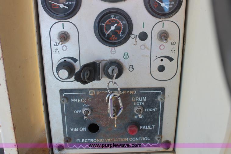 image for item K8862 1997 Ingersoll Rand DD-110 double drum vibratory roller