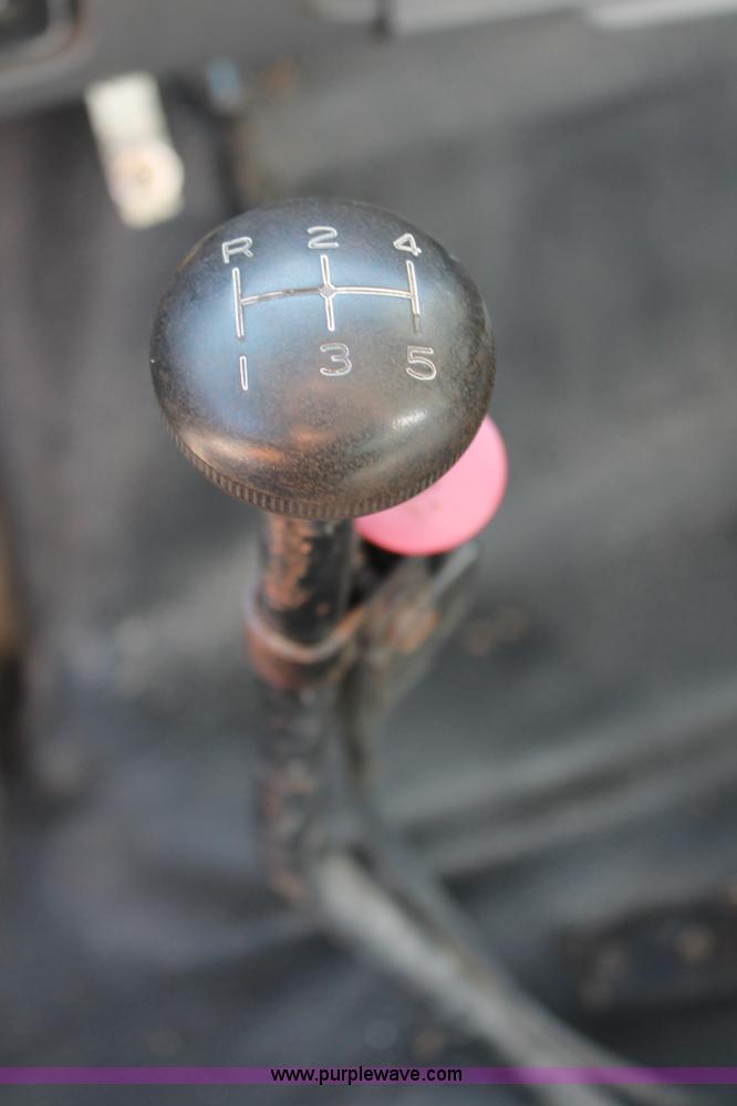 image for item K8866 1993 Ford F700 oil distribution truck