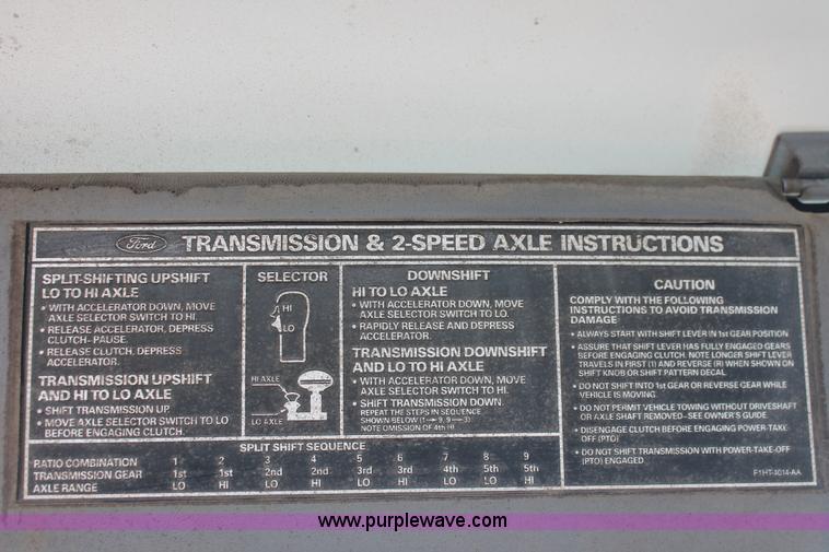 image for item K8866 1993 Ford F700 oil distribution truck