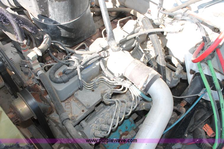 image for item K8866 1993 Ford F700 oil distribution truck