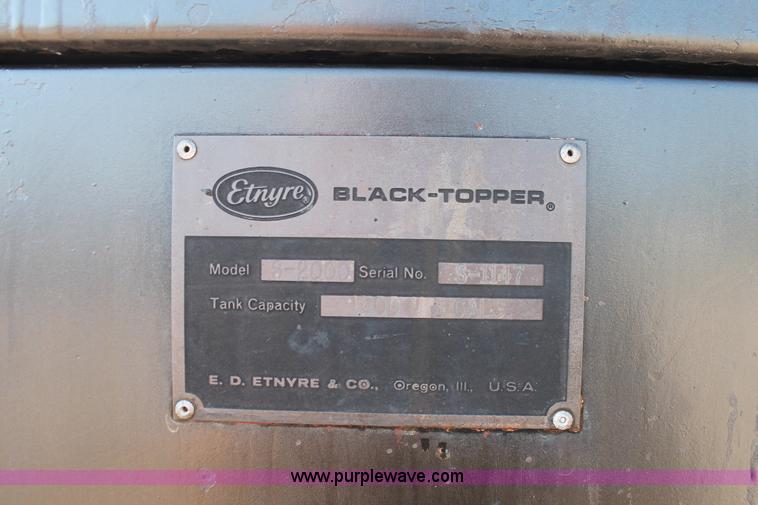 image for item K8866 1993 Ford F700 oil distribution truck