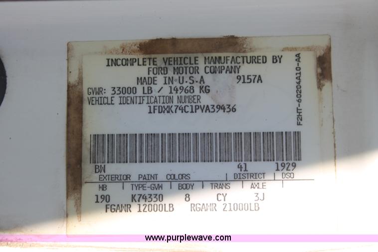 image for item K8866 1993 Ford F700 oil distribution truck