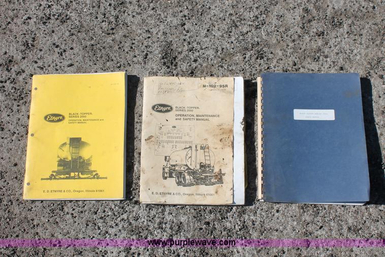 image for item K8866 1993 Ford F700 oil distribution truck