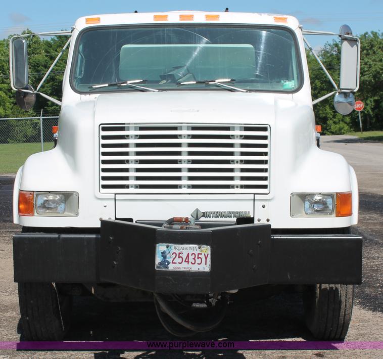 image for item K8868 1993 International 4700 oil distribution truck