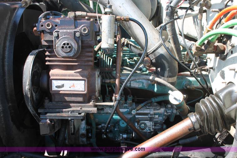 image for item K8868 1993 International 4700 oil distribution truck