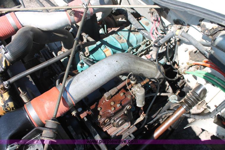 image for item K8868 1993 International 4700 oil distribution truck