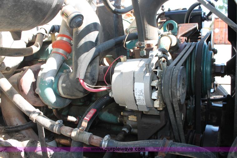 image for item K8868 1993 International 4700 oil distribution truck