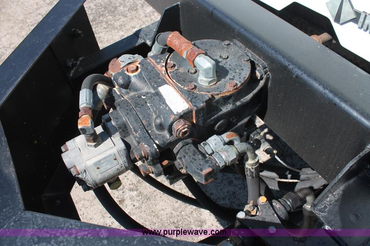 image for item K8868 1993 International 4700 oil distribution truck