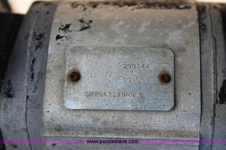 image for item K8868 1993 International 4700 oil distribution truck