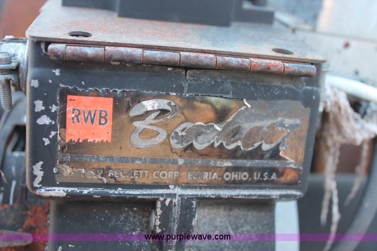 image for item K8868 1993 International 4700 oil distribution truck