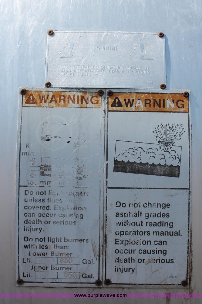 image for item K8868 1993 International 4700 oil distribution truck