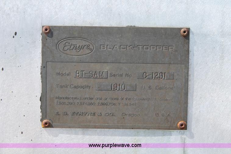 image for item K8868 1993 International 4700 oil distribution truck