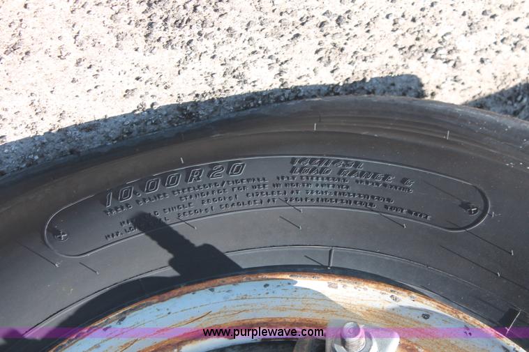 image for item K8868 1993 International 4700 oil distribution truck