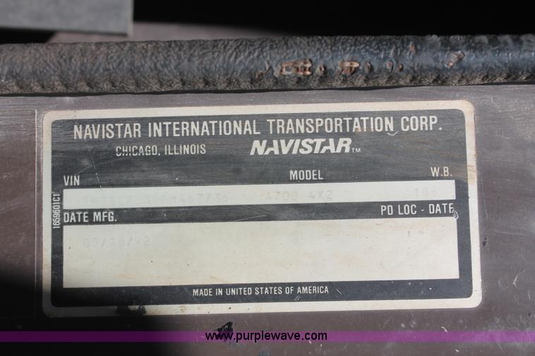 image for item K8868 1993 International 4700 oil distribution truck