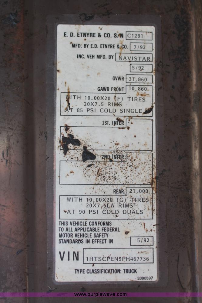 image for item K8868 1993 International 4700 oil distribution truck