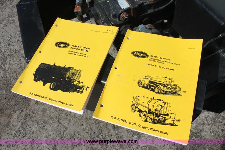 image for item K8868 1993 International 4700 oil distribution truck