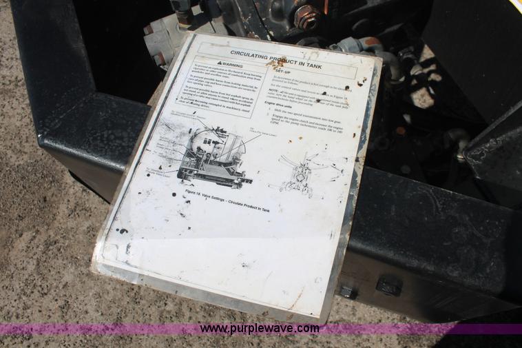 image for item K8868 1993 International 4700 oil distribution truck