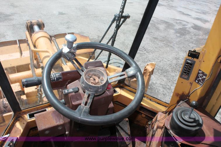 image for item K8869 1992 Case 621 wheel loader