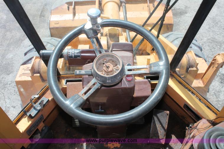 image for item K8869 1992 Case 621 wheel loader