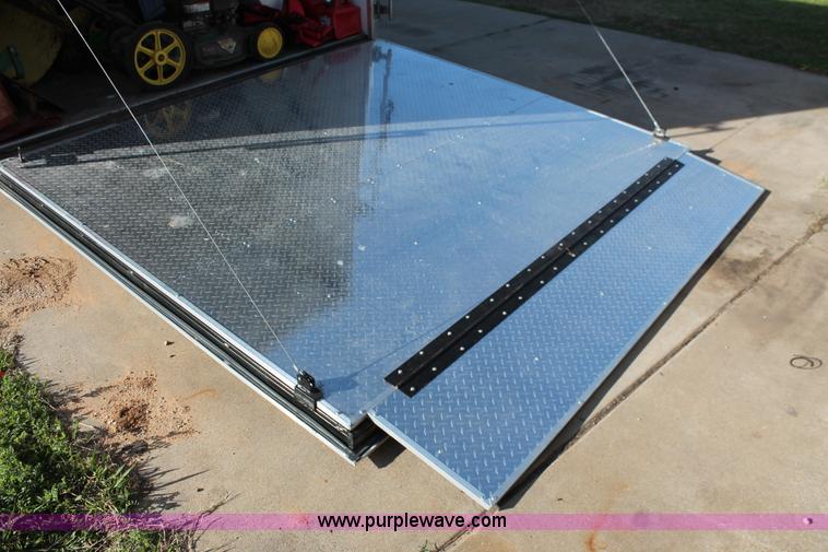 image for item K8998 2010 Haul Mark RT85X24WT3 enclosed race car cargo trailer