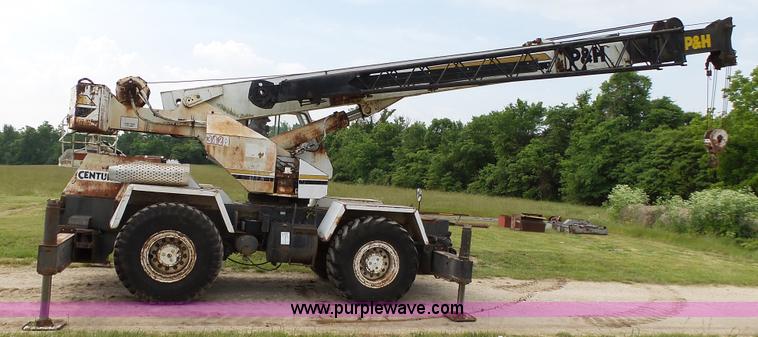 image for item L2039 P & H Omega 122 crane