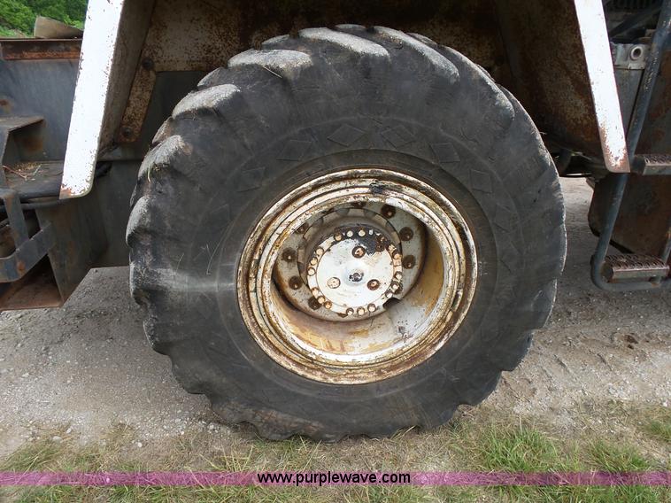 image for item L2039 P & H Omega 122 crane