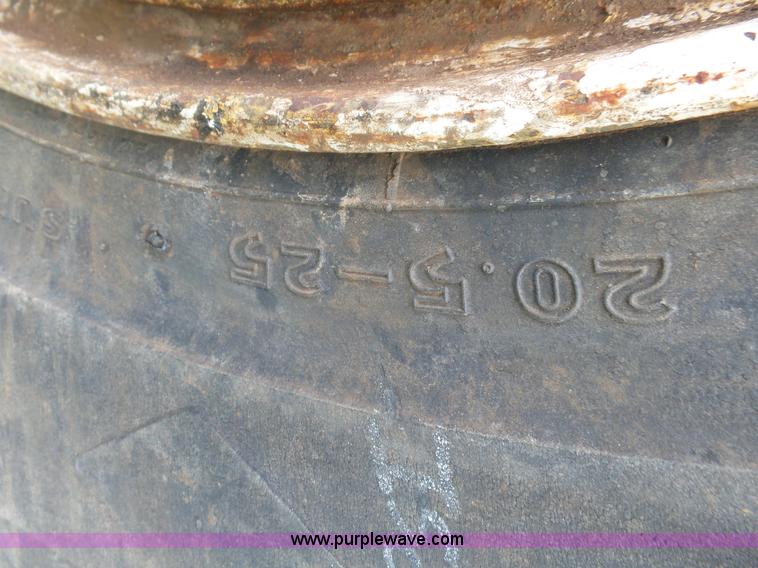 image for item L2039 P & H Omega 122 crane