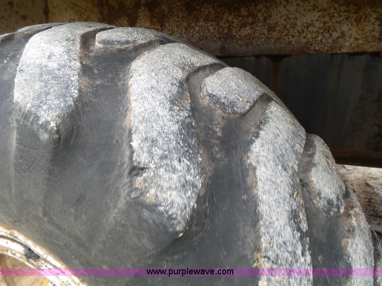 image for item L2039 P & H Omega 122 crane