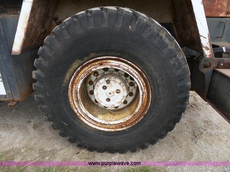 image for item L2039 P & H Omega 122 crane