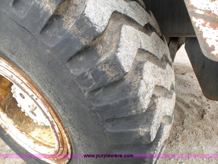 image for item L2039 P & H Omega 122 crane