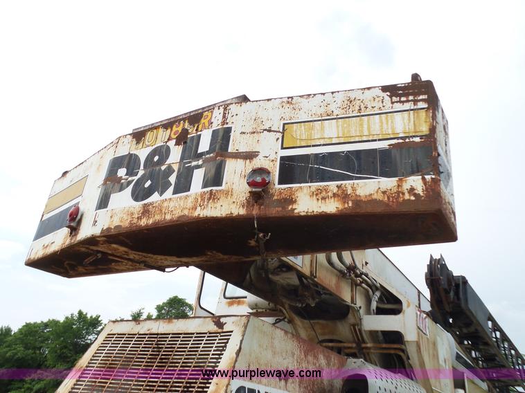 image for item L2039 P & H Omega 122 crane